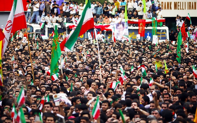 Iranians : the people want to overthrow the regime