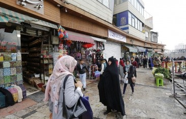 Tehran bazar: watching not buying!