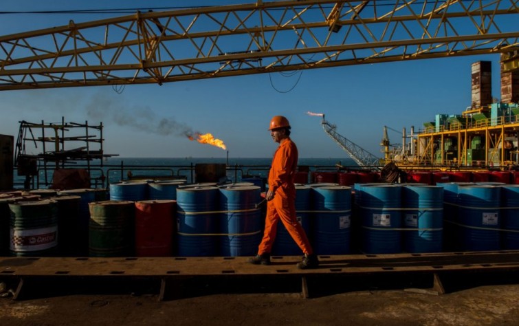Iran Forced to Slash Crude Oil Export Prices to China