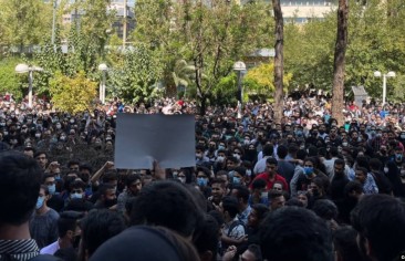 Widespread Protests Continue; Reza Pahlavi: People Know What They Want; University Students Launch Strikes