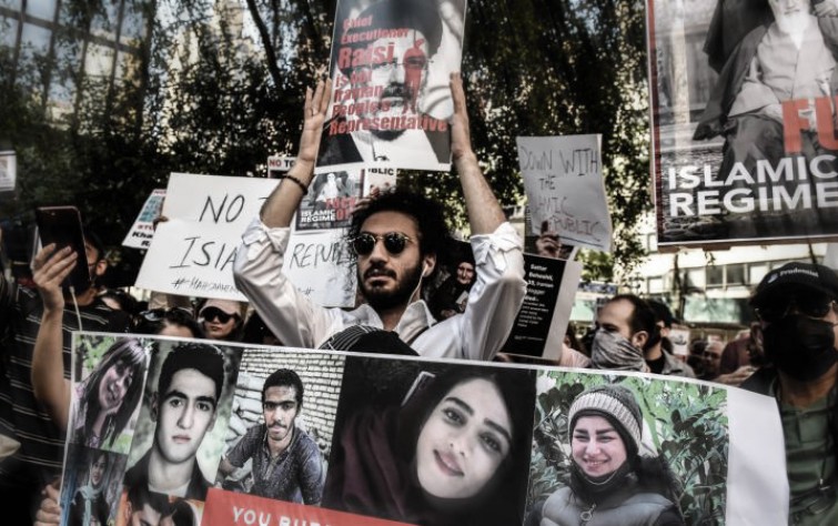 اعتراضات ایران؛حکومتی در معرض تهدید، واکثریتی خاموش که تا کنون موضعی نگرفته است