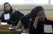 تخلف 50% من الفتيات عن التعليم.. و”غوغل” يحذف تطبيقات إيران من متجره