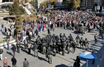 إيرانيون يقولون لا للنظام السياسي الإسلامي