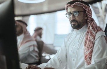 الأُمِّية بين السعودية وإيران