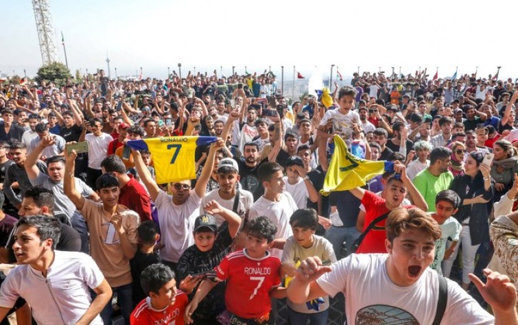 استقبال رونالدو في طهران والتوق إلى حياة «عادية»
