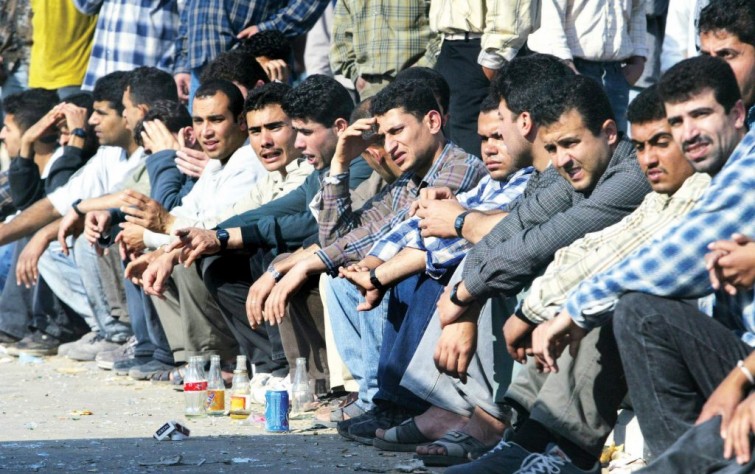 خبير اقتصادي إيراني: إيران على أعتاب انفجار للعاطلين عن العمل والمهمشين