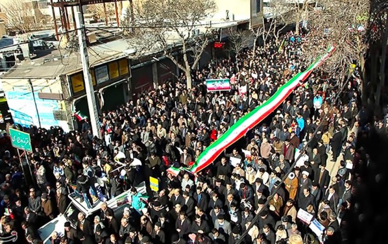 شعارات مناهضة للولايات المتحدة في الذكرى 38 لانتصار الثورة الإيرانية