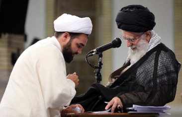 الديمقراطية ورجال الدين في إيران