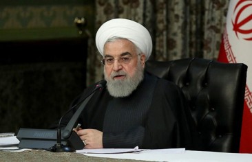 هجمات منسَّقة من «التيار الأصولي» على روحاني تتهمه بخدمة المصالح الأمريكية