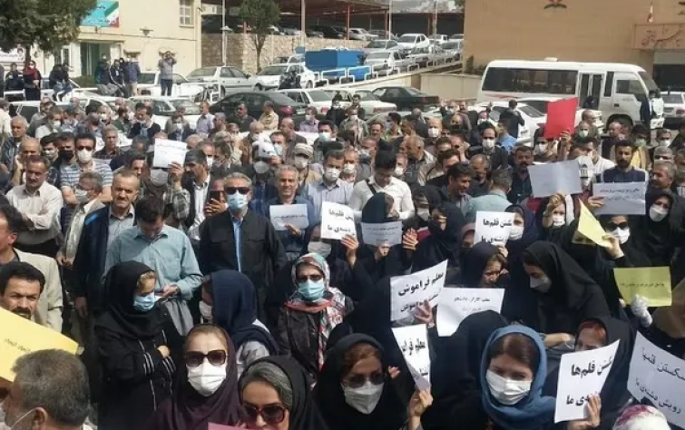 معلمون إيرانيون يطالبون بطرد ممثلي النظام من «العمل الدولية»..  و«المركزي الإيراني»: تزايد أسعار العقارات بنسبة 26% خلال شهر مايو