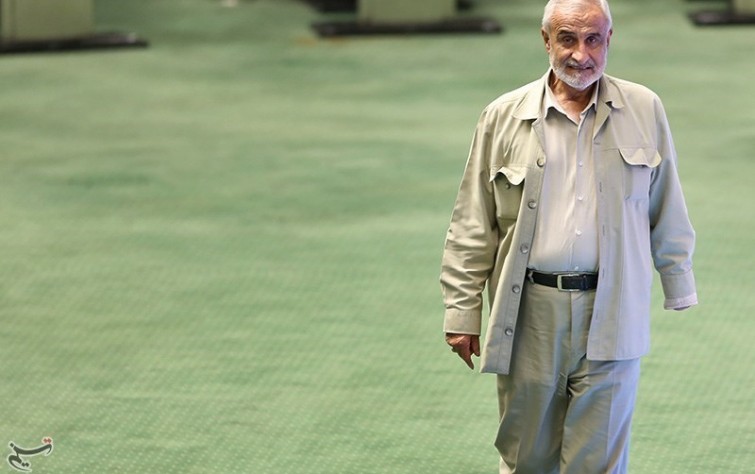 محكمة ساري تصدر حكمين بإعدام محتج إيراني مراهق.. والنائب الإيراني نادران يستقيل من عضوية البرلمان