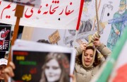 مظاهرات الإيرانيين في بروكسل تطالب «الأوروبي» بإعلان الحرس الثوري «إرهابيًّا».. والدولار يتجاوز 50 ألف تومان