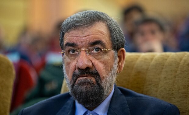 رضائي يهاجم روحاني بسبب «امرأة بندر عباس».. ورئيس البلدية: لن أستقيل
