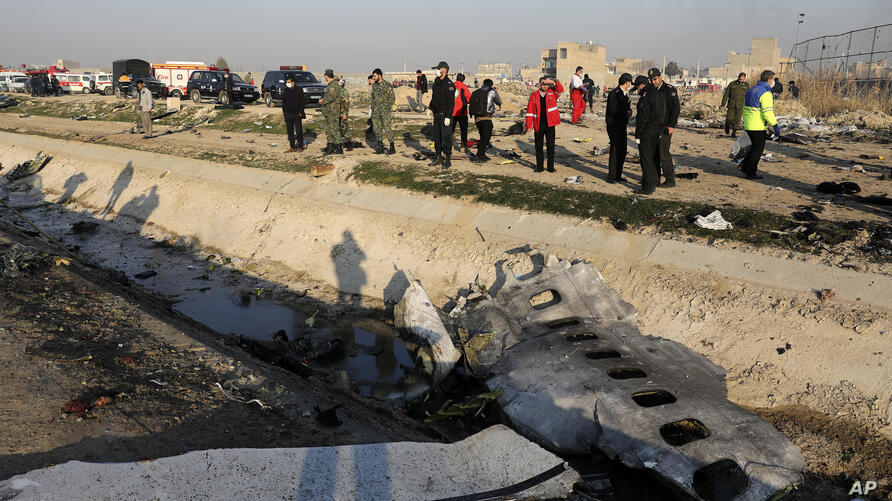 عائلات ضحايا الطائرة الأوكرانية: المدّعي العسكري حاولَ التستُّر على أخطاء المسؤولين