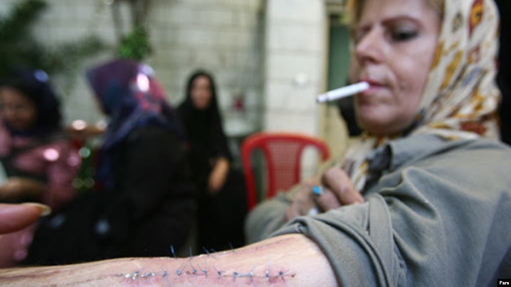 ارتفاع مراجعة النساء المشرَّدات لمراكز النقاهة في طهران بنسبة 20%