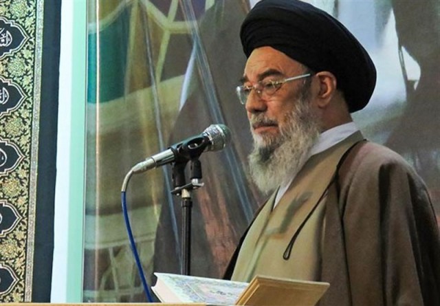 تراجُع إمامَي جمعة إيرانيين عن تهديد مَن لا يلتزمن الحجاب الكامل
