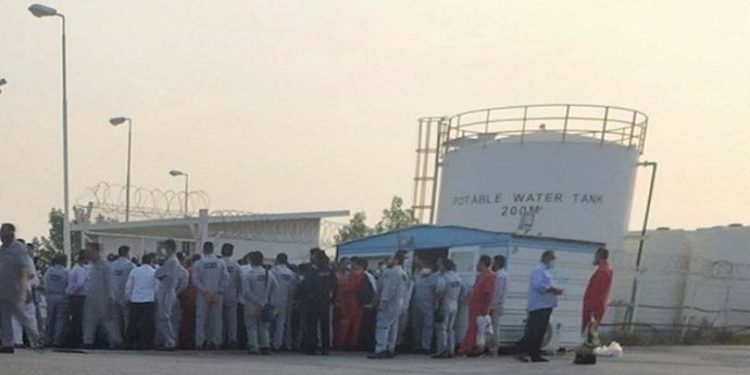 إضرابٌ لعُمّال أحد حقول النفط الإيراني بسبب تدنِّي الأجور